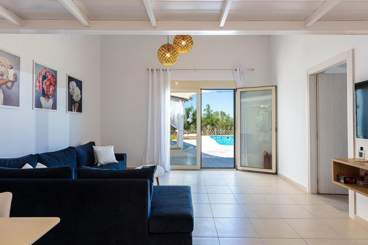 Gramvella Resort Adelianos Kampos Esterno foto